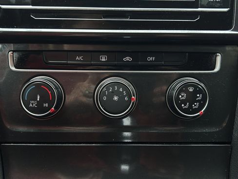 Used 2019 Volkswagen Golf S image 24