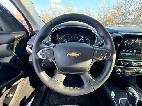 Used 2019 Chevrolet Traverse LT image 11
