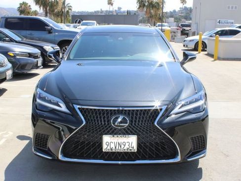 Certified 2022 Lexus LS 500 w/ Accessory Package (Z2) RWD image 2