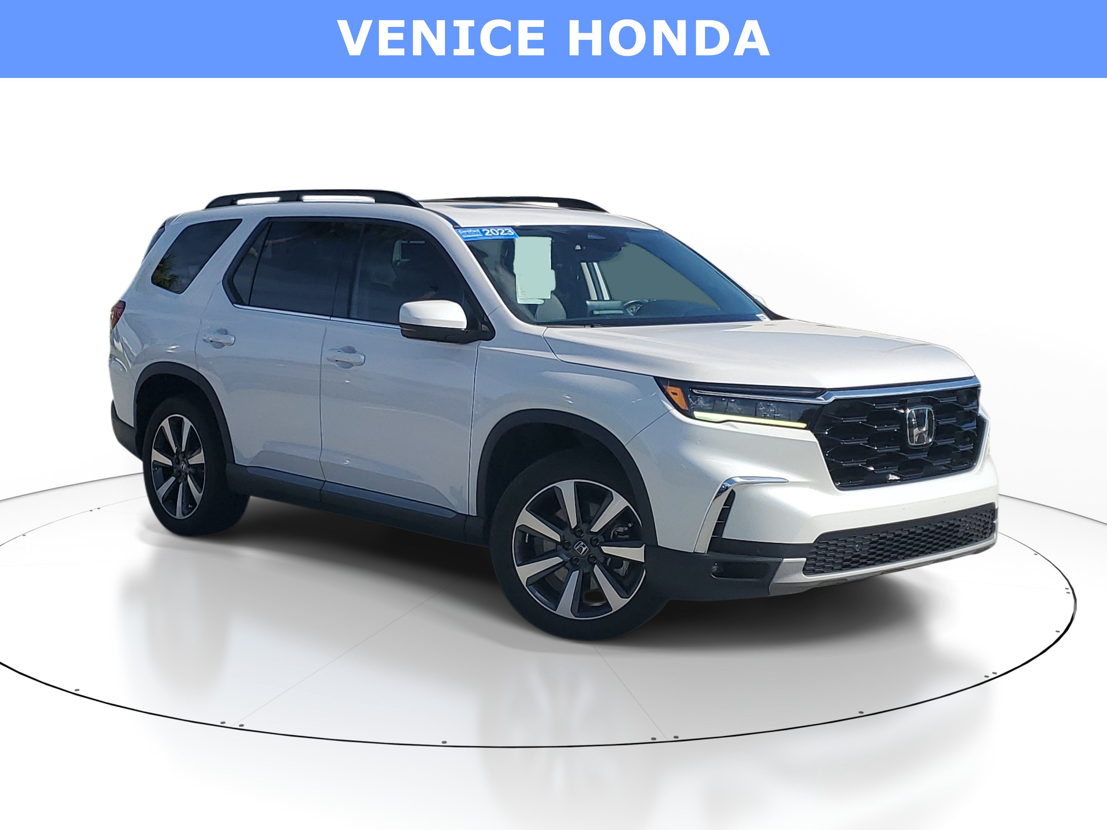 Used 2023 Honda Pilot Touring image 1