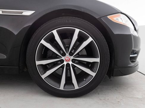 Used 2015 Jaguar XJ RWD image 18