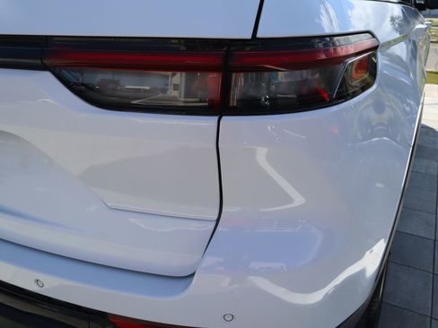 Used 2024 Jeep Grand Cherokee Altitude RWD image 16