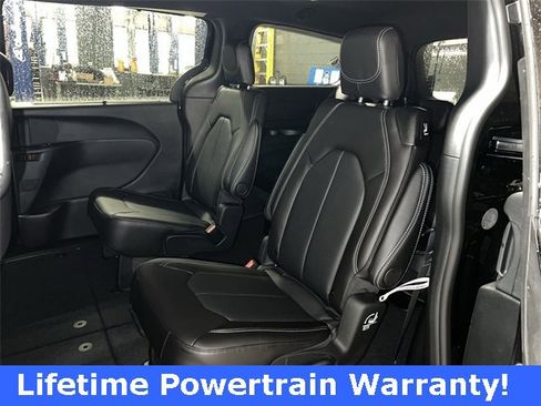 New 2026 Chrysler Pacifica Select image 17