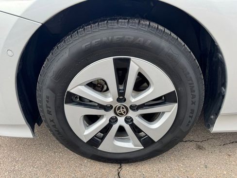 Used 2018 Toyota Prius Two w/ Prius Two Safety Plus Package image 11