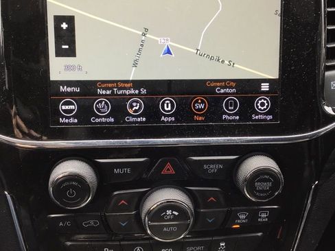 Used 2022 Jeep Grand Cherokee Laredo X image 13