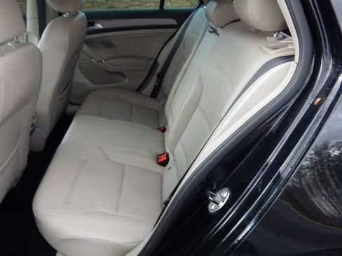 Used 2015 Volkswagen Golf TDI S image 11