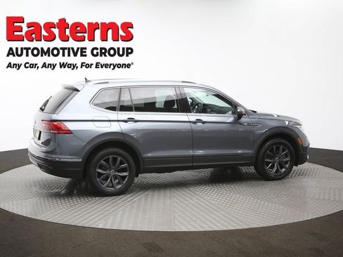 Used 2022 Volkswagen Tiguan SE w/ Panoramic Sunroof Package image 45