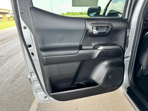 Used 2021 Toyota Tacoma TRD Off-Road w/ TRD Premium Off Road Package AWD/4WD image 19