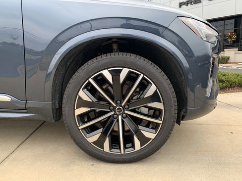 Used 2025 Volvo XC90 B6 Plus image 13