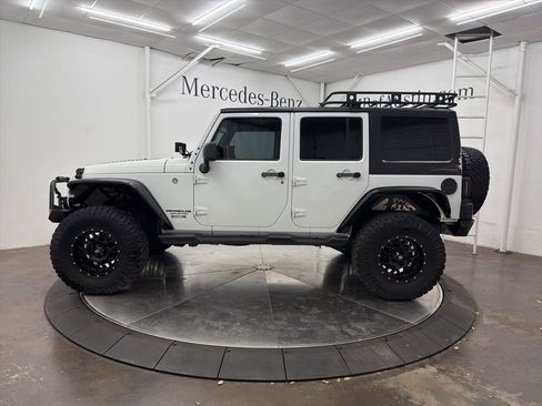 Used 2017 Jeep Wrangler Unlimited Sahara w/ Connectivity Group image 4