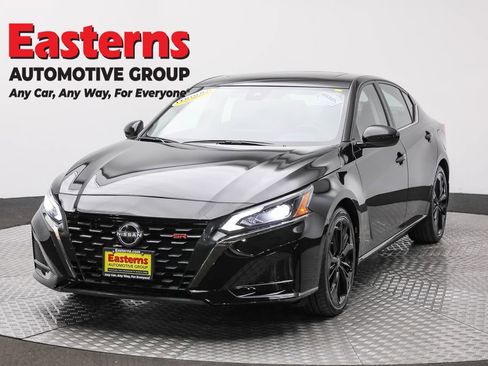 Used 2024 Nissan Altima 2.5 SR w/ SR Premium Package image 1
