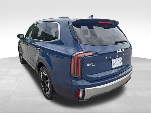 Used 2023 Kia Telluride EX w/ EX Captain's Chair Package FWD image 11
