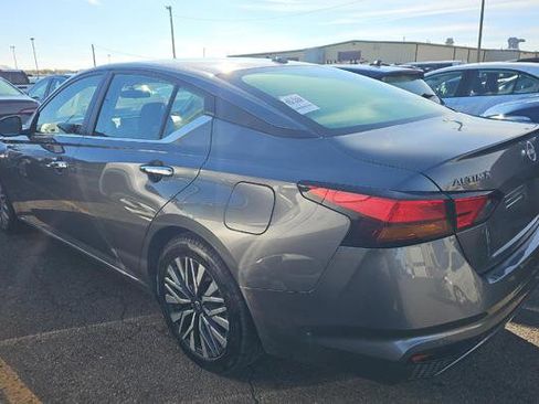 Used 2024 Nissan Altima 2.5 SV image 6