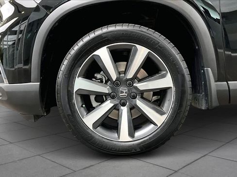 Used 2024 Honda Pilot Touring image 11