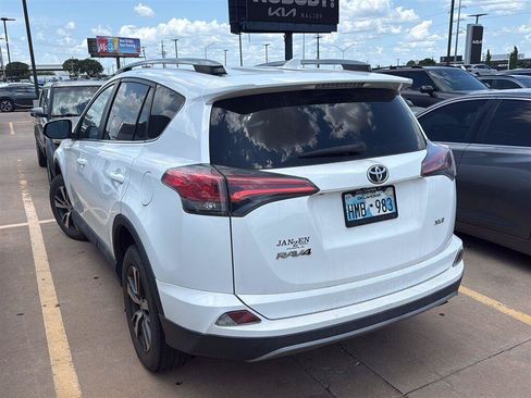 Used 2018 Toyota RAV4 XLE w/ Plus Extra Value Package FWD image 10