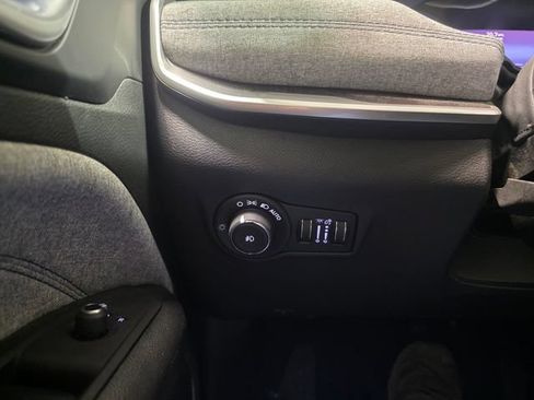Used 2023 Jeep Compass Latitude AWD/4WD image 16