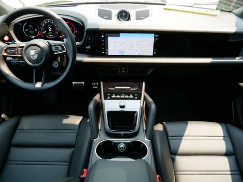 New 2025 Porsche Cayenne Turbo image 11