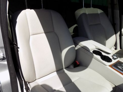 Used 2011 Mercedes-Benz C 300 Luxury image 11