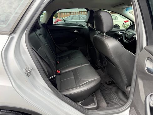Used 2015 Ford Focus SE w/ Equipment Group 201A FWD image 16