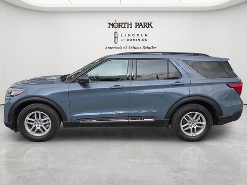 Used 2025 Ford Explorer Active w/ Active Comfort Package RWD image 2
