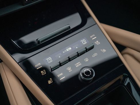 Certified 2026 Porsche Cayenne AWD/4WD image 18