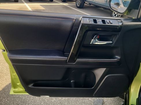Used 2023 Toyota 4Runner TRD Off-Road Premium w/ Moonroof Package AWD/4WD image 17