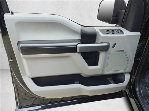 Used 2017 Ford F150 XLT image 10