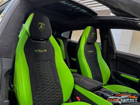 Used 2021 Lamborghini Urus AWD/4WD image 37