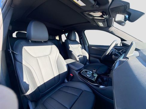 Certified 2025 BMW X4 xDrive30i image 16
