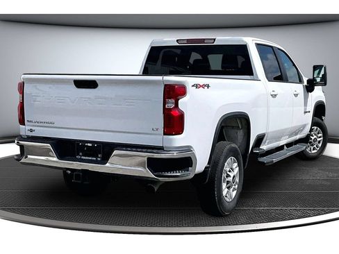 Used 2025 Chevrolet Silverado 2500 LT w/ Convenience Package AWD/4WD image 15