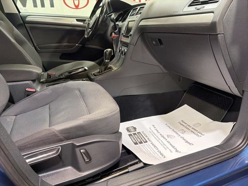 Used 2016 Volkswagen Golf S FWD image 9
