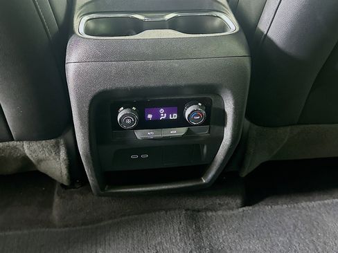 Used 2025 Chevrolet Traverse LT image 28