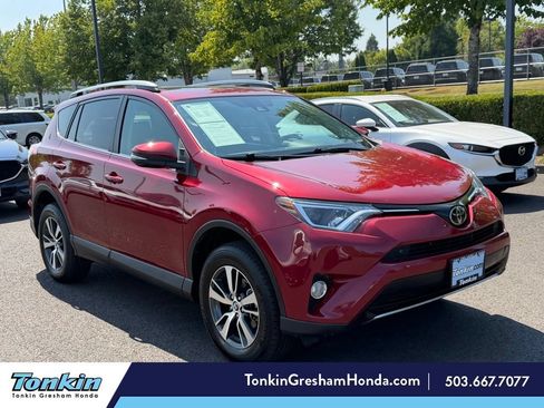 Used 2018 Toyota RAV4 XLE AWD/4WD image 1