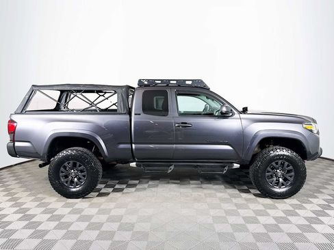 Used 2020 Toyota Tacoma SR5 AWD/4WD image 4