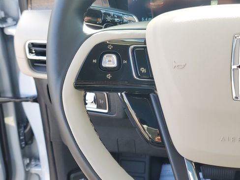 New 2026 Lincoln Corsair Reserve image 17