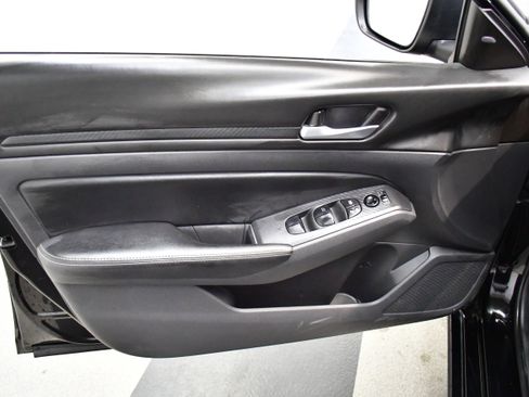 Used 2025 Nissan Altima 2.5 SV FWD image 16