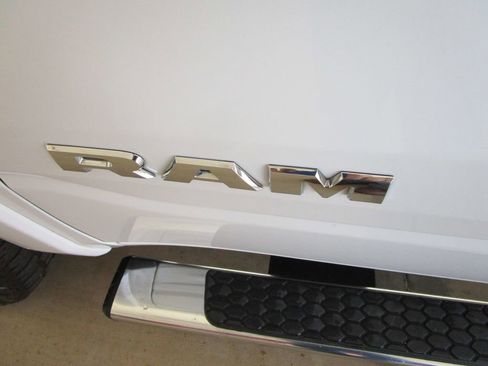 Used 2020 RAM 1500 Laramie RWD image 12