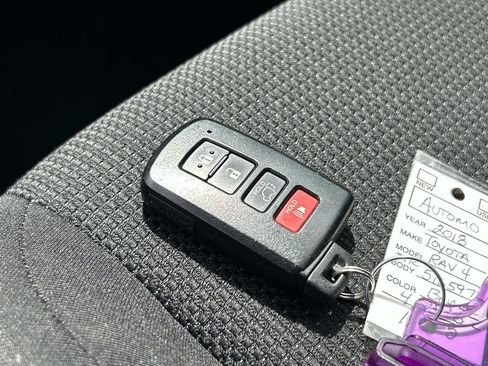 Used 2018 Toyota RAV4 XLE image 29