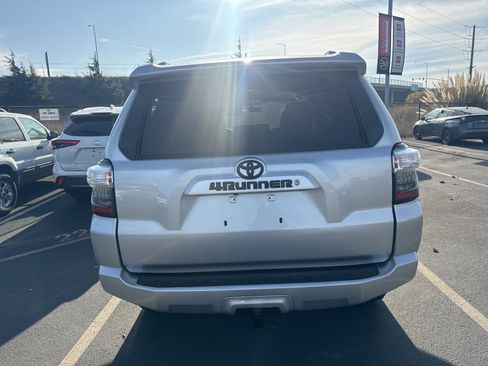 Used 2018 Toyota 4Runner SR5 image 3