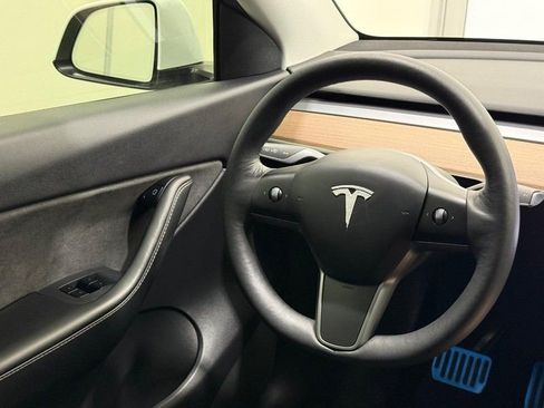 Used 2021 Tesla Model Y Long Range image 12