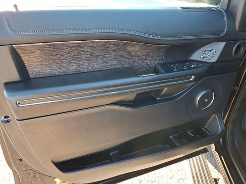 Used 2019 Ford Expedition Limited w/ Cargo Package image 18