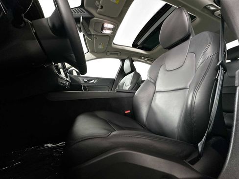 Used 2025 Volvo S60 B5 Core image 5