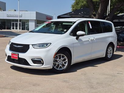 Used 2023 Chrysler Pacifica Touring-L