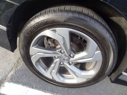 Used 2018 Honda Accord EX image 15