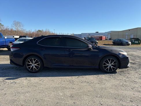 Used 2022 Toyota Camry SE image 6