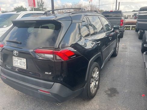 Used 2023 Toyota RAV4 XLE Premium image 4