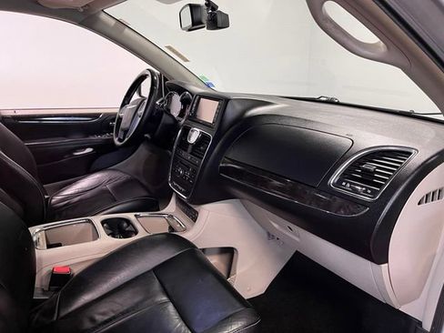 Used 2012 Chrysler Town & Country Limited w/ Luxury Group FWD image 11