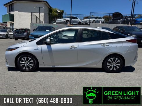 Used 2022 Toyota Prius Prime Limited FWD image 8