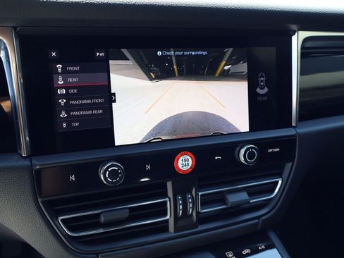 Certified 2026 Porsche Macan AWD/4WD image 19