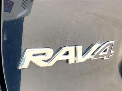 Used 2024 Toyota RAV4 XLE FWD image 30
